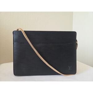 Louis Vuitton Black Epi Leather Pochette Clutch Vintage 1996 Embossed LV Bag